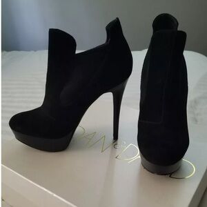 Joan & David Black Suede Platform Boots Stilettos High Heels 6 Heel Ankle Boots